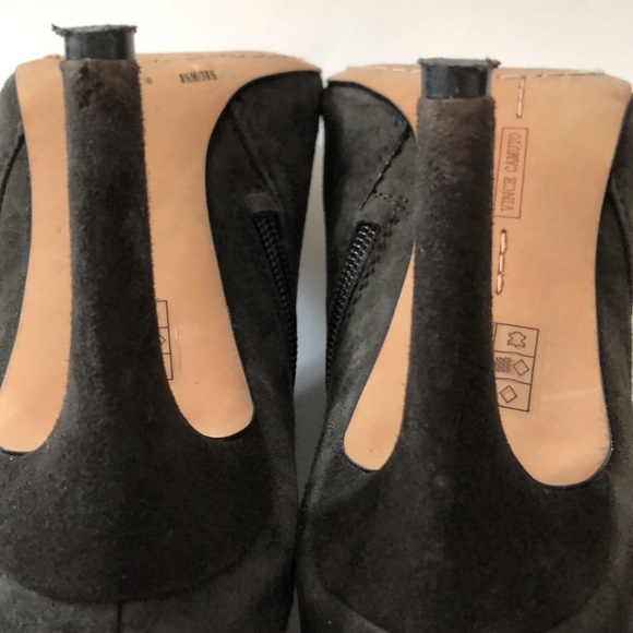 Vince Camuto 8.5 Gray Ankle Boot Black Heel suede zipper Silver Detail Excellent - Picture 8 of 10